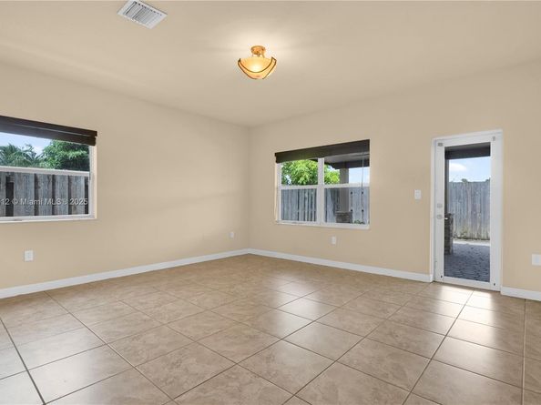2401 NE 4th St, Homestead FL 33033