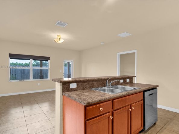 2401 NE 4th St, Homestead FL 33033