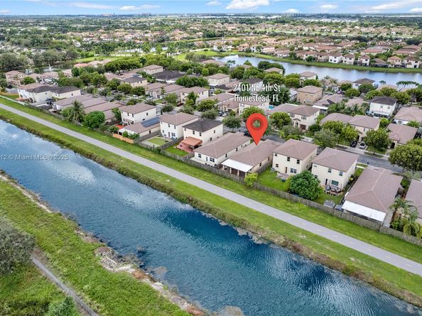 2401 NE 4th St, Homestead FL 33033