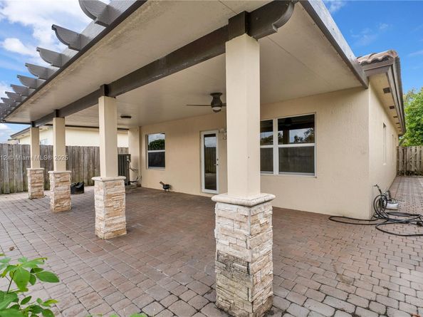 2401 NE 4th St, Homestead FL 33033