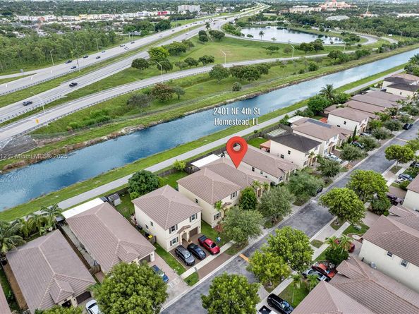 2401 NE 4th St, Homestead FL 33033