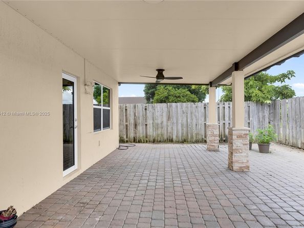 2401 NE 4th St, Homestead FL 33033