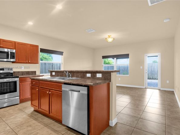 2401 NE 4th St, Homestead FL 33033