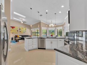 1080 Creekford Dr, Weston FL 33326