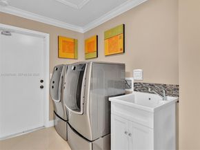 1080 Creekford Dr, Weston FL 33326