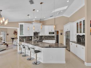 1080 Creekford Dr, Weston FL 33326