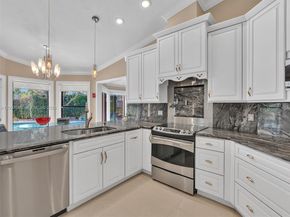 1080 Creekford Dr, Weston FL 33326