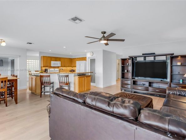18084 SW 33rd Ct, Miramar FL 33029