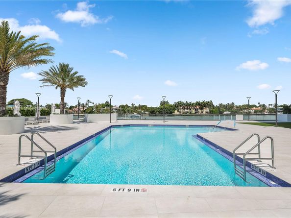 5500 Collins Ave 901 & 902, Miami Beach FL 33140