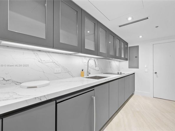 5500 Collins Ave 901 & 902, Miami Beach FL 33140