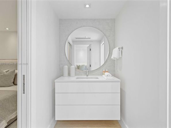 5500 Collins Ave 901 & 902, Miami Beach FL 33140