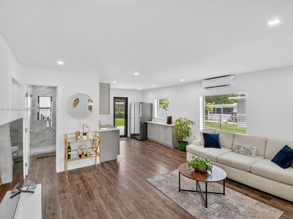 360 NW 136th St, North Miami FL 33168