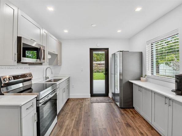 360 NW 136th St, North Miami FL 33168