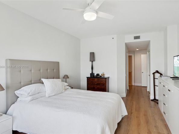 808 Brickell Key Dr 2502, Miami FL 33131