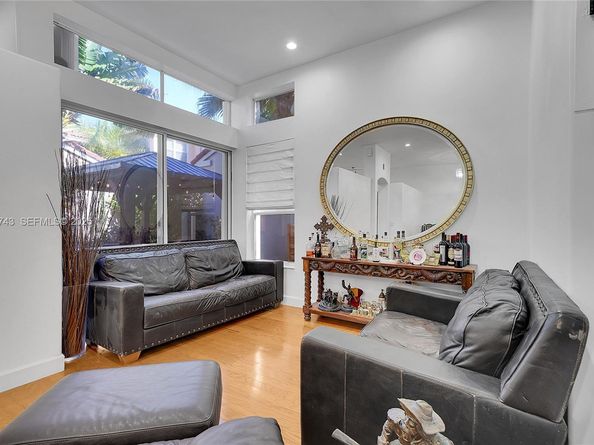 1135 Satinleaf St, Hollywood FL 33019