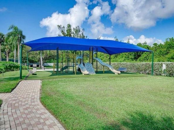 1135 Satinleaf St, Hollywood FL 33019