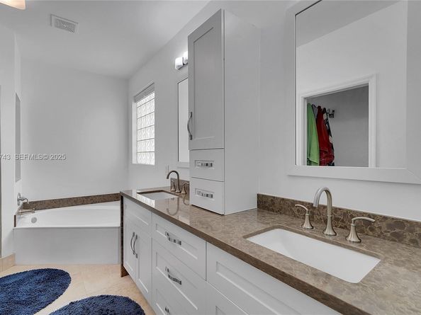 1135 Satinleaf St, Hollywood FL 33019