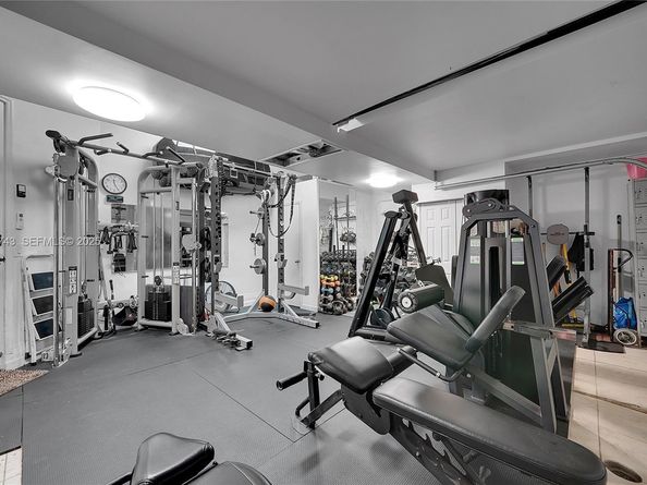 1135 Satinleaf St, Hollywood FL 33019