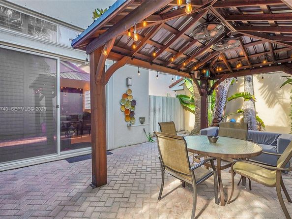 1135 Satinleaf St, Hollywood FL 33019