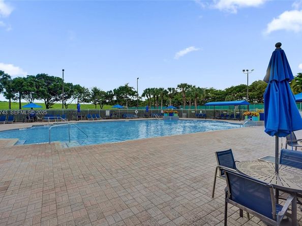 1135 Satinleaf St, Hollywood FL 33019