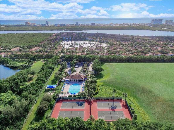 1135 Satinleaf St, Hollywood FL 33019