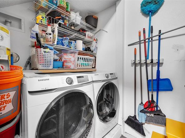 1135 Satinleaf St, Hollywood FL 33019