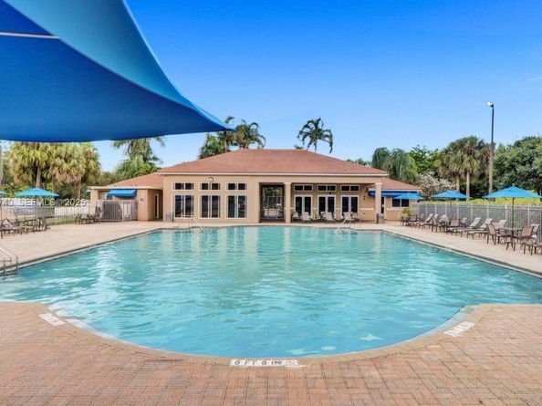 1135 Satinleaf St, Hollywood FL 33019