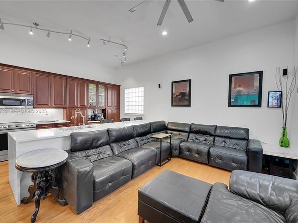 1135 Satinleaf St, Hollywood FL 33019