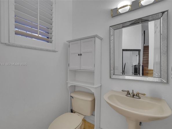 1135 Satinleaf St, Hollywood FL 33019