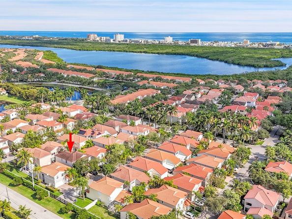 1135 Satinleaf St, Hollywood FL 33019