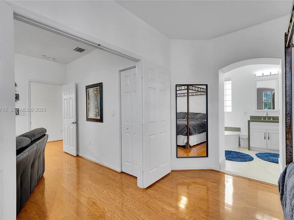 1135 Satinleaf St, Hollywood FL 33019