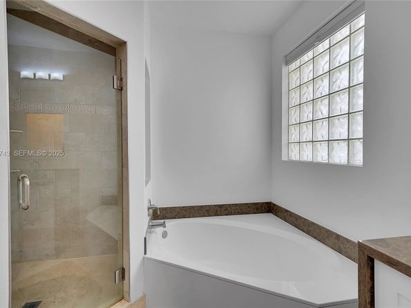 1135 Satinleaf St, Hollywood FL 33019