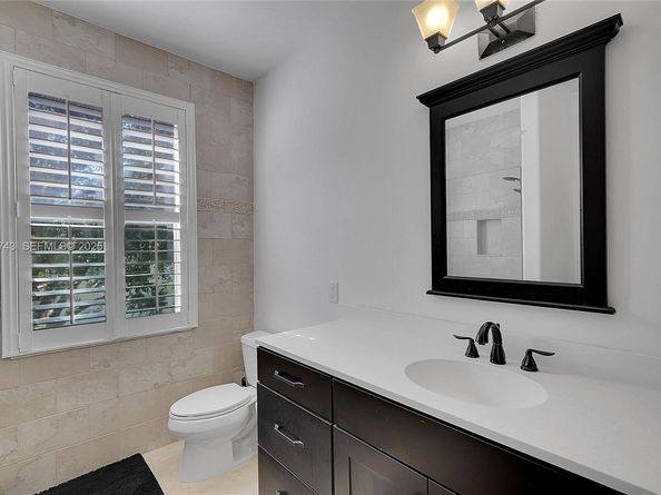 1135 Satinleaf St, Hollywood FL 33019