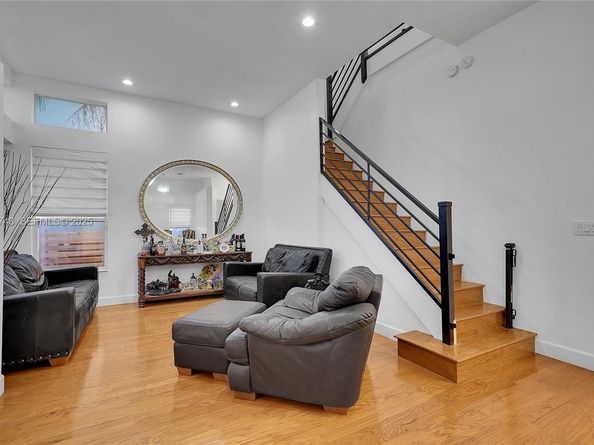 1135 Satinleaf St, Hollywood FL 33019