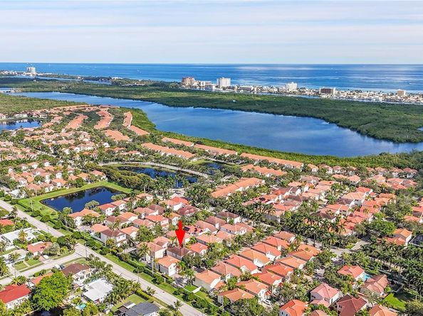 1135 Satinleaf St, Hollywood FL 33019