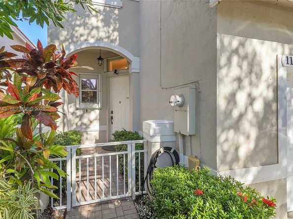 1135 Satinleaf St, Hollywood FL 33019