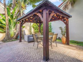 1135 Satinleaf St, Hollywood FL 33019