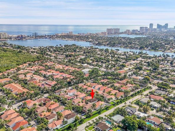 1135 Satinleaf St, Hollywood FL 33019