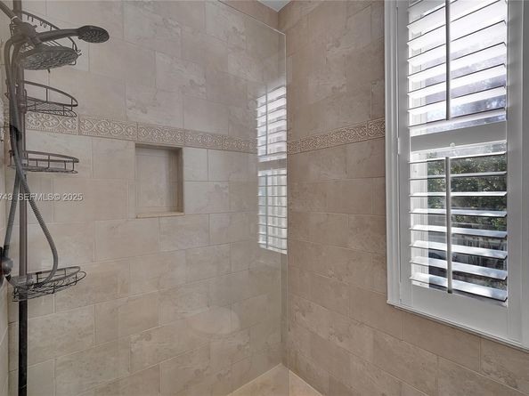 1135 Satinleaf St, Hollywood FL 33019