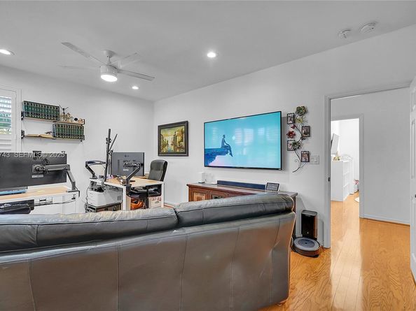 1135 Satinleaf St, Hollywood FL 33019