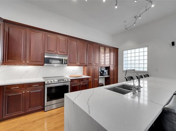 1135 Satinleaf St, Hollywood FL 33019