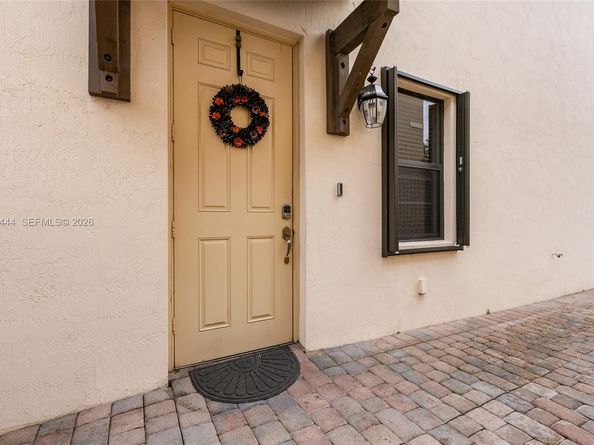 77 NE 37th Pl, Homestead FL 33033