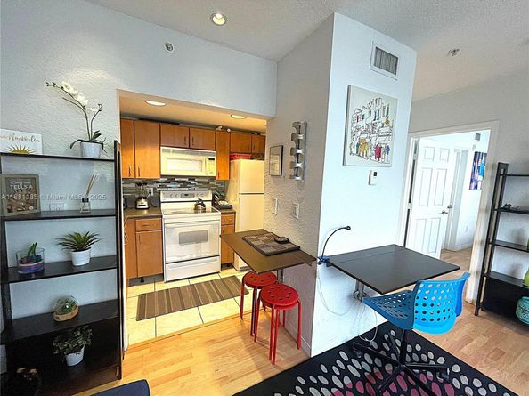 7326 Collins Ave 207, Miami Beach FL 33141
