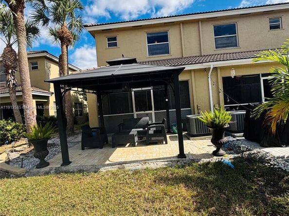 208 SW 120th Ave, Pembroke Pines FL 33025