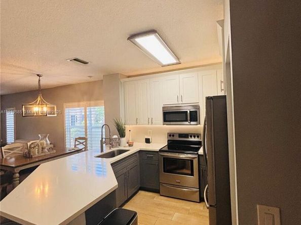 208 SW 120th Ave, Pembroke Pines FL 33025