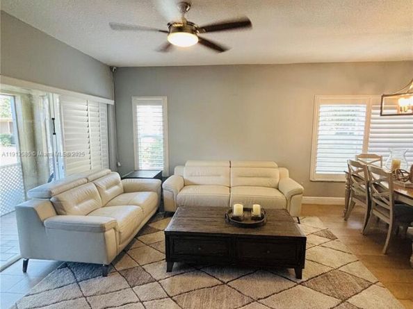 208 SW 120th Ave, Pembroke Pines FL 33025