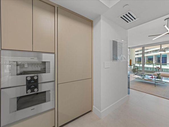 1331 Brickell Bay Dr 1406, Miami FL 33131