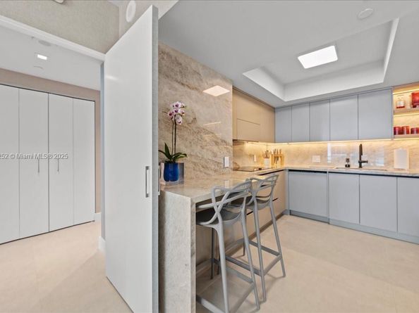 1331 Brickell Bay Dr 1406, Miami FL 33131