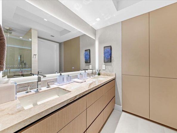 1331 Brickell Bay Dr 1406, Miami FL 33131