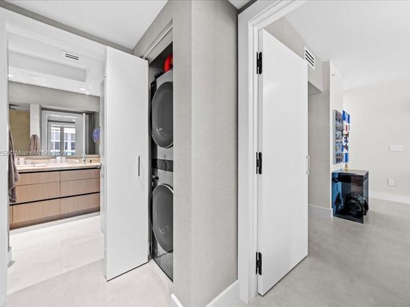 1331 Brickell Bay Dr 1406, Miami FL 33131